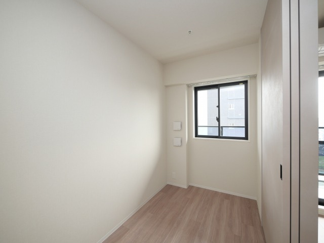 コンフォリア新大阪宮原Qの洋室