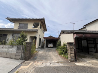 【外観】 | ガレージは軽自動車ですと楽々駐車可能です。
