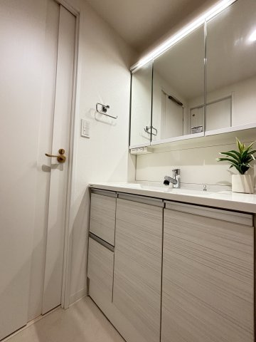 梅島ハイツの独立洗面台