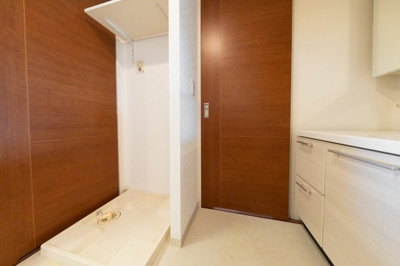 【ランドリースペース】 | 鈴鹿市桜島町4丁目《ポレスターブロードシティ桜島》