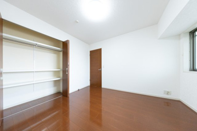 【洋室】 | 鈴鹿市桜島町4丁目《ポレスターブロードシティ桜島》