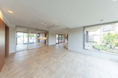 【エントランス】 | 鈴鹿市桜島町4丁目《ポレスターブロードシティ桜島》