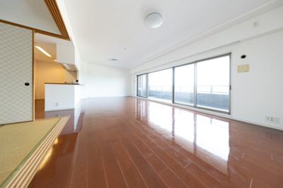 【居間・リビング】 | 鈴鹿市桜島町4丁目《ポレスターブロードシティ桜島》