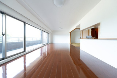 【居間・リビング】 | 鈴鹿市桜島町4丁目《ポレスターブロードシティ桜島》