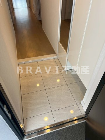 ガーデンシティ新金岡　BRAVI不動産の玄関|【ガーデンシティ新金岡】落ち着いた玄関です