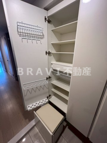 ガーデンシティ新金岡　BRAVI不動産の収納|【ガーデンシティ新金岡】シューズボックスには腰掛ボックスも