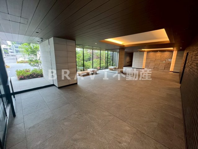 ガーデンシティ新金岡　BRAVI不動産のエントランス|【ガーデンシティ新金岡】エントランスです