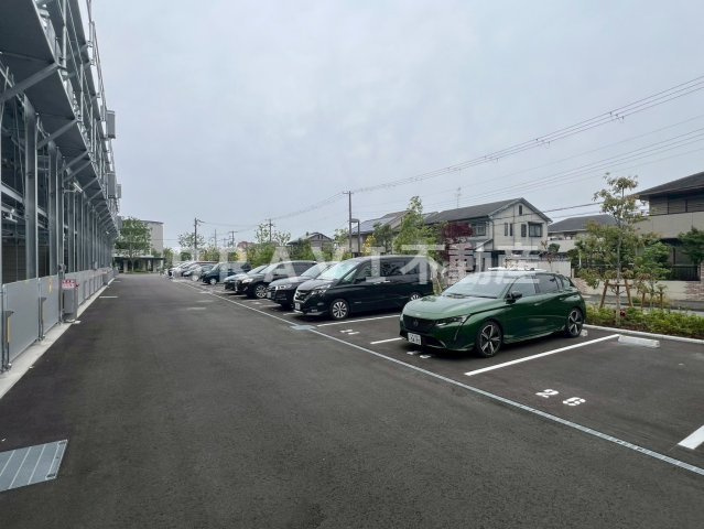 ガーデンシティ新金岡　BRAVI不動産の駐車場|【ガーデンシティ新金岡】駐車場完備です