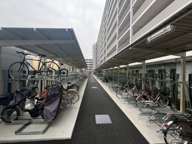 ガーデンシティ新金岡　BRAVI不動産のその他共用部分|【ガーデンシティ新金岡】屋根付きの駐輪場です