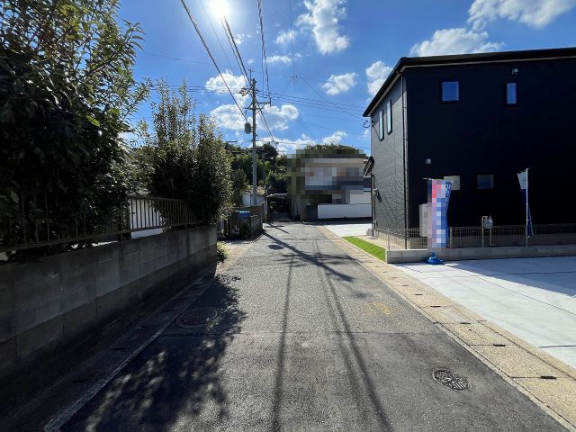 【その他】 | 福岡市南区野多目6丁目　1号棟（全3棟）【仲介手数料無料・0円】 | 現地写真。前面道路です。