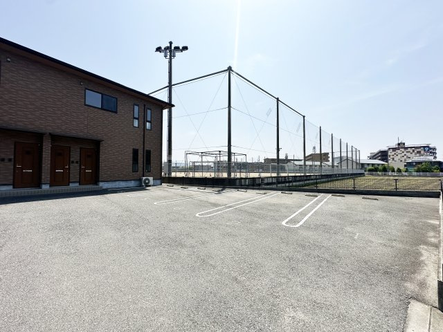ピース リベルタ 川内北原の駐車場|駐車場があるので、車を買う予定の方も安心です