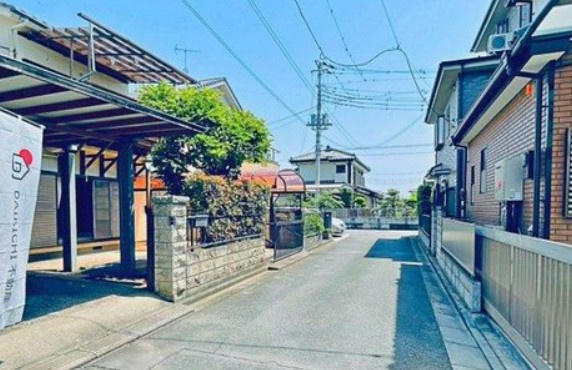 【中古】比企郡川島町下伊草中古住宅の前面道路含む現地写真|前面道路含む現地写真です