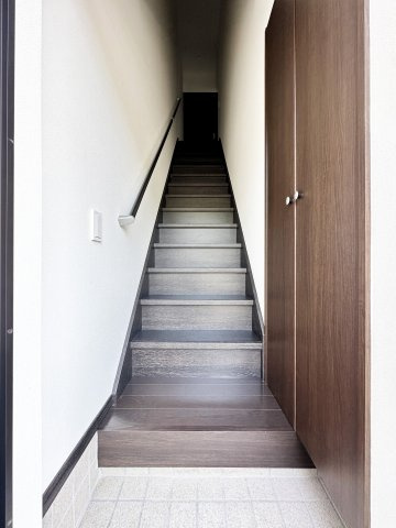 ピース リベルタ 川内北原の玄関|収納もある玄関です