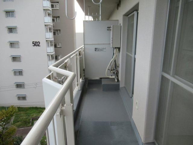 落合第２　３ＤＫのバルコニー|外からの目が気にならないバルコニーで洗濯物が干せます