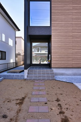 【外観】 | K-BOX 邑楽郡大泉町朝日1期 | 大きな窓が特徴的なモダンデザインのエクステリア