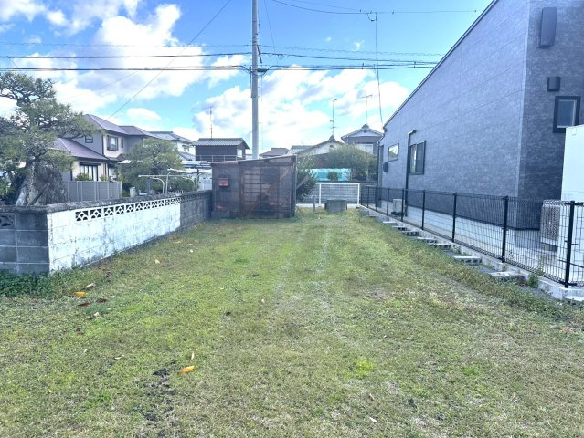 郷1丁目 3区画分譲地の外観|【外観】東側の進入路部分は幅員 約6mを予定しており、見通しも良く安心です。
