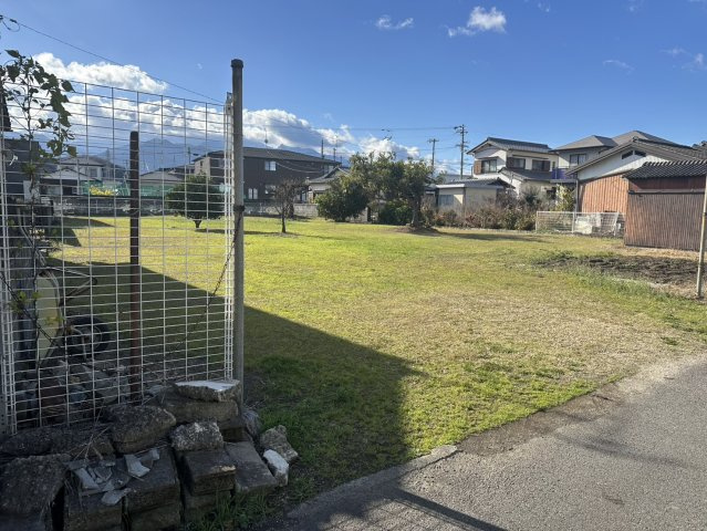 郷1丁目 3区画分譲地の外観|【外観】建築条件がないため、広さを活かした平屋や庭付きの2階建てなど、お好みのメーカーで理想を形にできます。