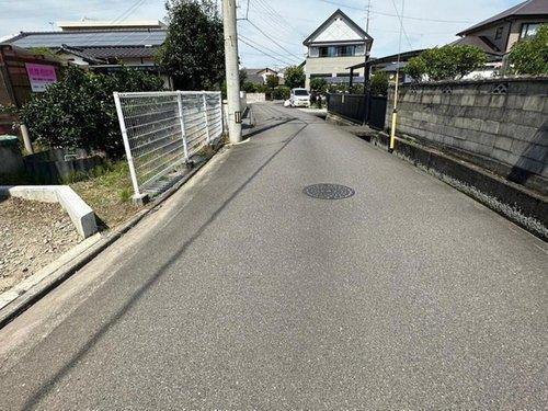 郷1丁目 3区画分譲地の前面道路含む現地写真|東側 道路