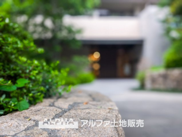 オハナ昭島中神の外観|【outward appearance】
◆外観◆空隙と緑が織りなす柔らな陽射しと薫風を頬で感じさせ、さりげなく気が利いていて穏やかな雰囲気を醸し出すエリア。