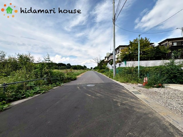 見沼区大和田町16期　新築戸建　グラファーレ01の前面道路含む現地写真