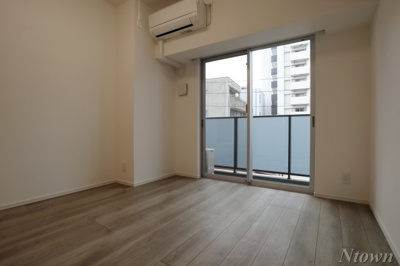 【居間・リビング】 | ディアレイシャス東別院Ⅲ | こちらの居間で趣味の時間をお楽しみください