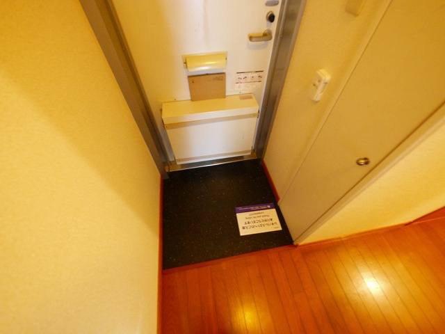 レオパレスＳＡＷＡＨの玄関|落ち着いた玄関です