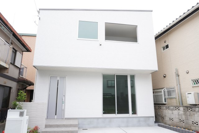 草加市谷塚町　新築分譲住宅の外観