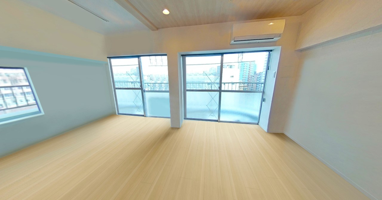 ニュー目黒フラワーマンションの居間・リビング|明るい南・東向き角住戸で陽当たり・通風・眺望良好です。エアコンあり