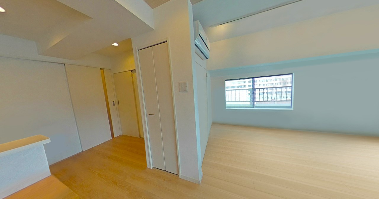 ニュー目黒フラワーマンションの洋室|洋室3.3帖に繋がる空間、WIC0.9帖、洋室のクローゼットも大容量で綺麗に収納できます