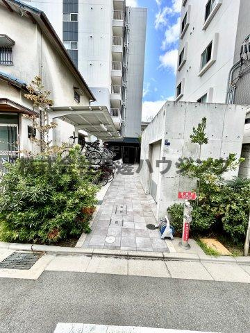 リバレイン江坂のエントランス