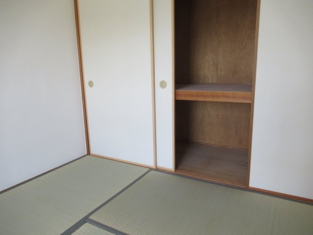 落合第３　２ＬＤＫの収納