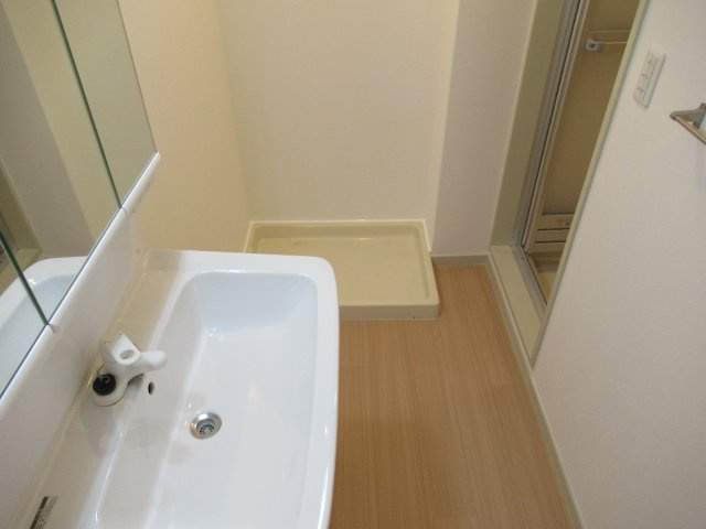 落合第３　２ＬＤＫの洗面所|明るい洗面所です