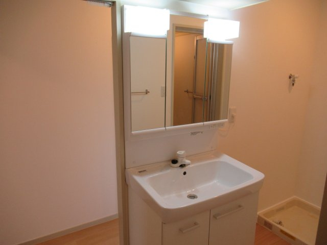 落合第３　２ＬＤＫの洗面所|ゆったりとスペースのある洗面所