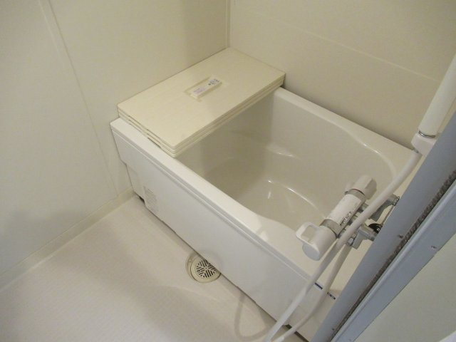 落合第３　２ＬＤＫの浴室|コンパクトで使いやすいお風呂です