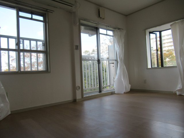 落合第３　２ＬＤＫの居間・リビング|使いやすい居間です