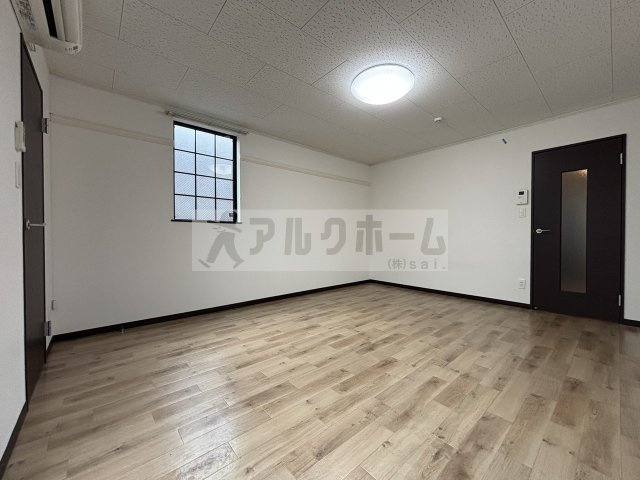 リバーサイド柏原2の洋室