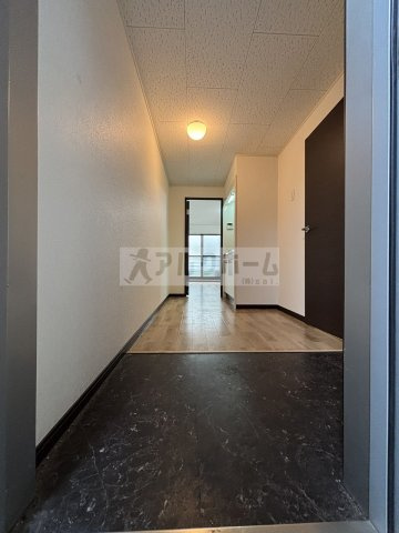 リバーサイド柏原2の玄関