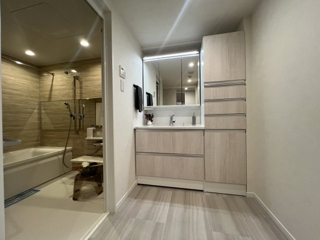 100㎡超のこれでもかっ！な広さある【グリーンコート藤が丘イクシーズ】の洗面所|忙しい朝には欠かせない洗面所です