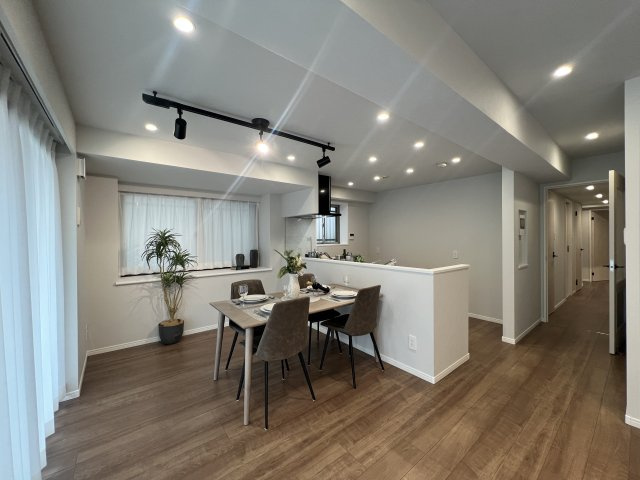 100㎡超のこれでもかっ！な広さある【グリーンコート藤が丘イクシーズ】の居間・リビング