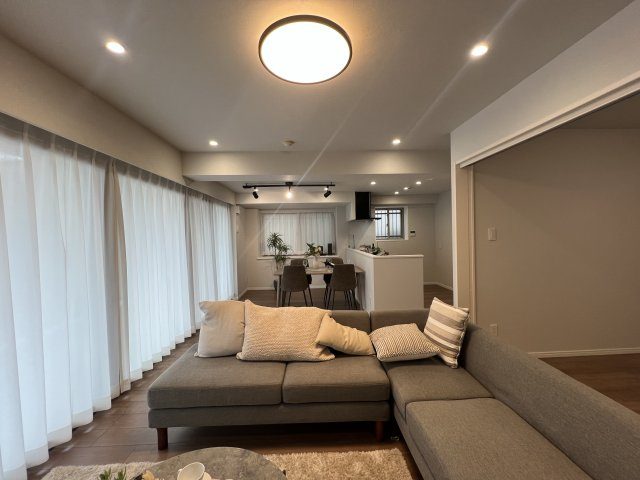 100㎡超のこれでもかっ！な広さある【グリーンコート藤が丘イクシーズ】の居間・リビング