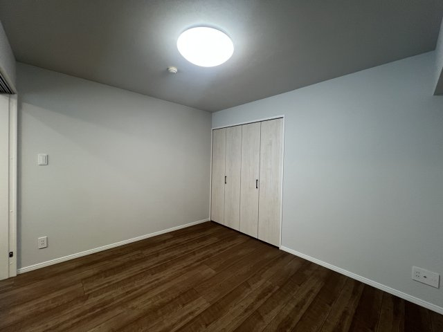 100㎡超のこれでもかっ！な広さある【グリーンコート藤が丘イクシーズ】の洋室|きれいな洋室です