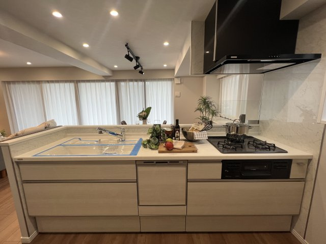 100㎡超のこれでもかっ！な広さある【グリーンコート藤が丘イクシーズ】のキッチン|キッチンでお料理をお楽しみください