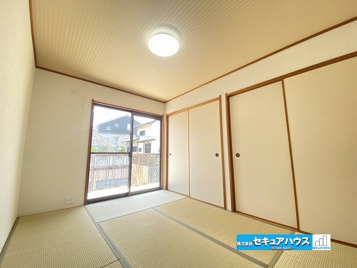 【中古戸建】東海市加木屋町鎌吉良根の和室|■約6帖の和室（２F）
■株式会社　セキュアハウス■
住宅ローンに強く、知識、経験豊富なスタッフ在籍
お客様に寄り添い、ご成約後もサポート致します。