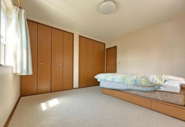 【中古】坂戸市中小坂中古住宅の洋室|2F 8帖洋室です！主寝室にいかがでしょうか♪
