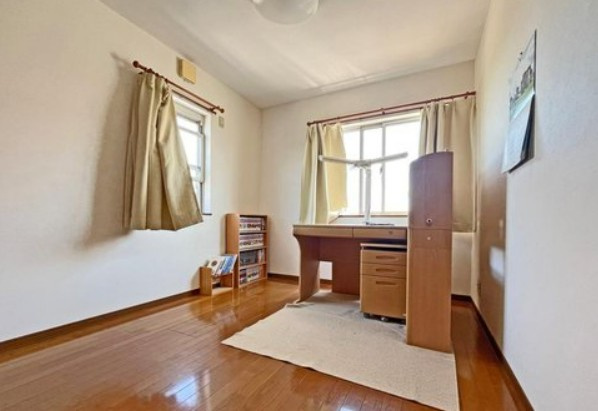 【中古】坂戸市中小坂中古住宅の洋室|2F東 5.3帖洋室です！