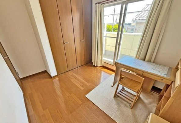【中古】坂戸市中小坂中古住宅の洋室|2F中央 5.3帖洋室です☆