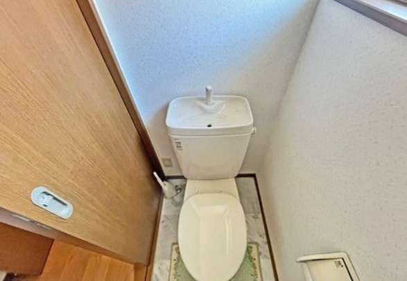 【中古】坂戸市中小坂中古住宅のトイレ|2Fトイレです☆