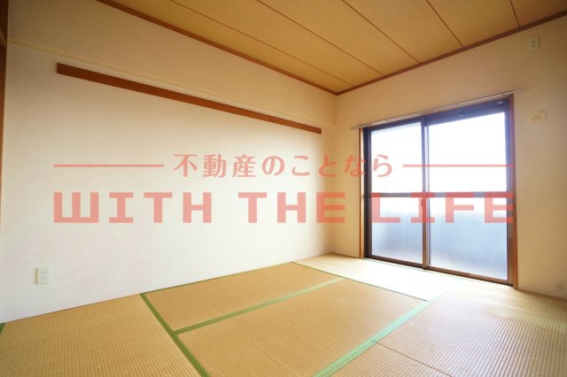 アザレ久留米【10,000円キャッシュバック対象物件】の和室|畳の上でゆっくりとくつろげる和室です