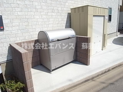 【その他】 | リブリ・ル・シャドール | 敷地内ゴミ捨て場もございます。