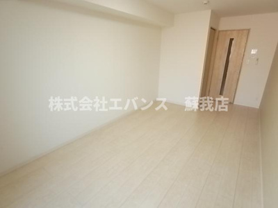 【寝室】 | リブリ・ル・シャドール | 洋室も8帖以上ございます。